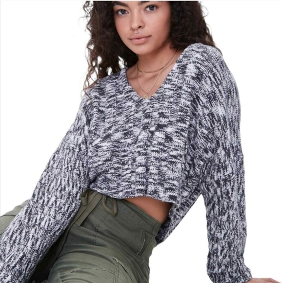 FOREVER 21 Women's Gray Oversized Chunky Knit Cropped Sweater L NWT - Picture 1 of 7
